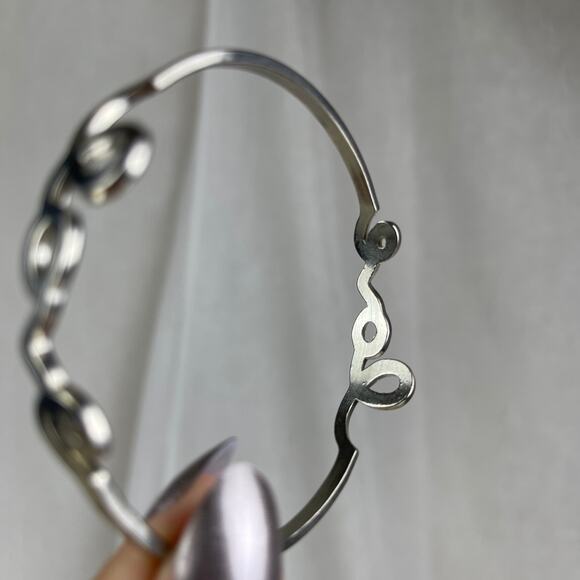 💕 NWOT Silver Tone LOVE Cursive Bangle Bracelet Size OS One Size - Picture 14 of 16
